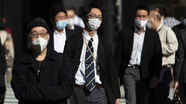 Пандемия коронавируса COVID 19 - жители Токио в масках - Sputnik Грузия