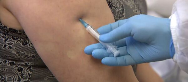 В Беларуси началась вакцинация российским Спутником V - видео - Sputnik Грузия