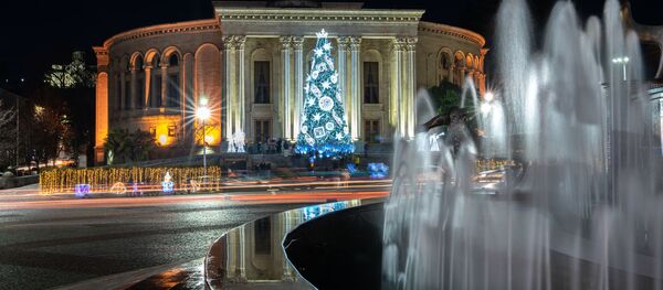 Новогодний Кутаиси - украшения и иллюминация в городе, новогодняя елка - Sputnik Грузия