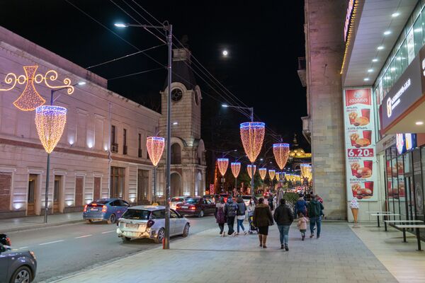 Жители Кутаиси верят, что новый 2021 год станет намного лучше, чем 2020-й - Sputnik Грузия