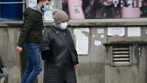 Эпидемия коронавируса - пожилая женщина в маске - Sputnik Грузия