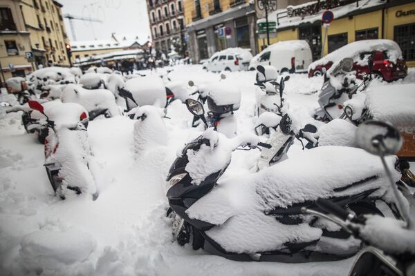 Снежная буря Филомена обрушилась на испанскую столицу, и за два дня уровень снега достиг 60 сантиметров - Sputnik Грузия
