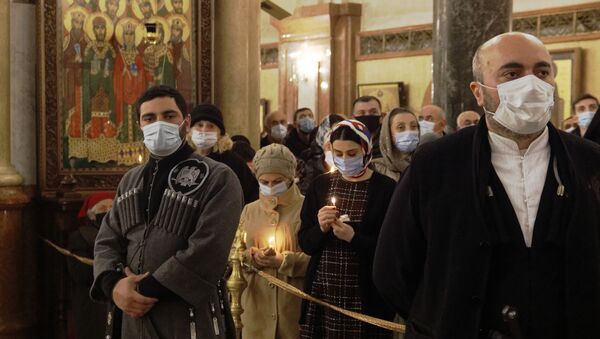 Религия и православие. Верующие в масках во время эпидемии коронавируса - Sputnik Грузия
