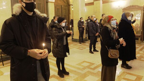 Религия и православие. Верующие в масках во время эпидемии коронавируса - Sputnik Грузия