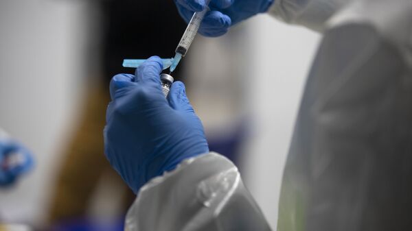 Пандемия коронавируса COVID - вакцина Pfizer-BioNTech и вакцинация  - Sputnik Грузия