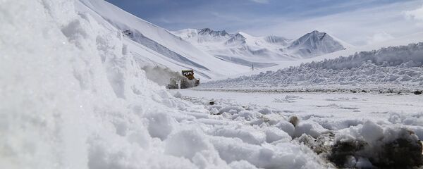 გზის გაწმენდა ზუგდიდი-მესტიას გზაზე - Sputnik საქართველო