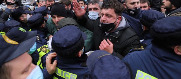 ოპოზიციის საპროტესტო აქცია საგამოფენო ცენტრ ExpoGeorgias-სთან ოპოზიციის საპროტესტო აქცია საგამოფენო ცენტრ ExpoGeorgias-სთან - Sputnik საქართველო