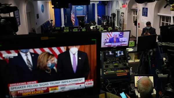 Дональд Трамп и социальные медиа. На фото - как идет трансляция из Белого дома - Sputnik Грузия