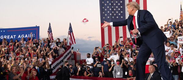 Президент США Дональд Трамп на митинге во время кампании в международном аэропорту Орландо Сэнфорд в Сэнфорде, 2020 год - Sputnik Грузия