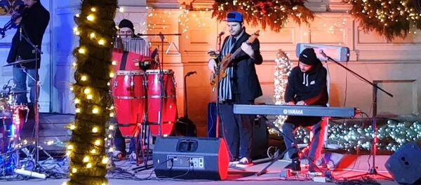 ქუჩის მუსიკოსების კონცერტი ორბელიანის სასახლესთან - ვიდეო - Sputnik საქართველო