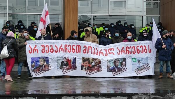 Акция протеста перед зданием администрации в Зугдиди - Sputnik Грузия