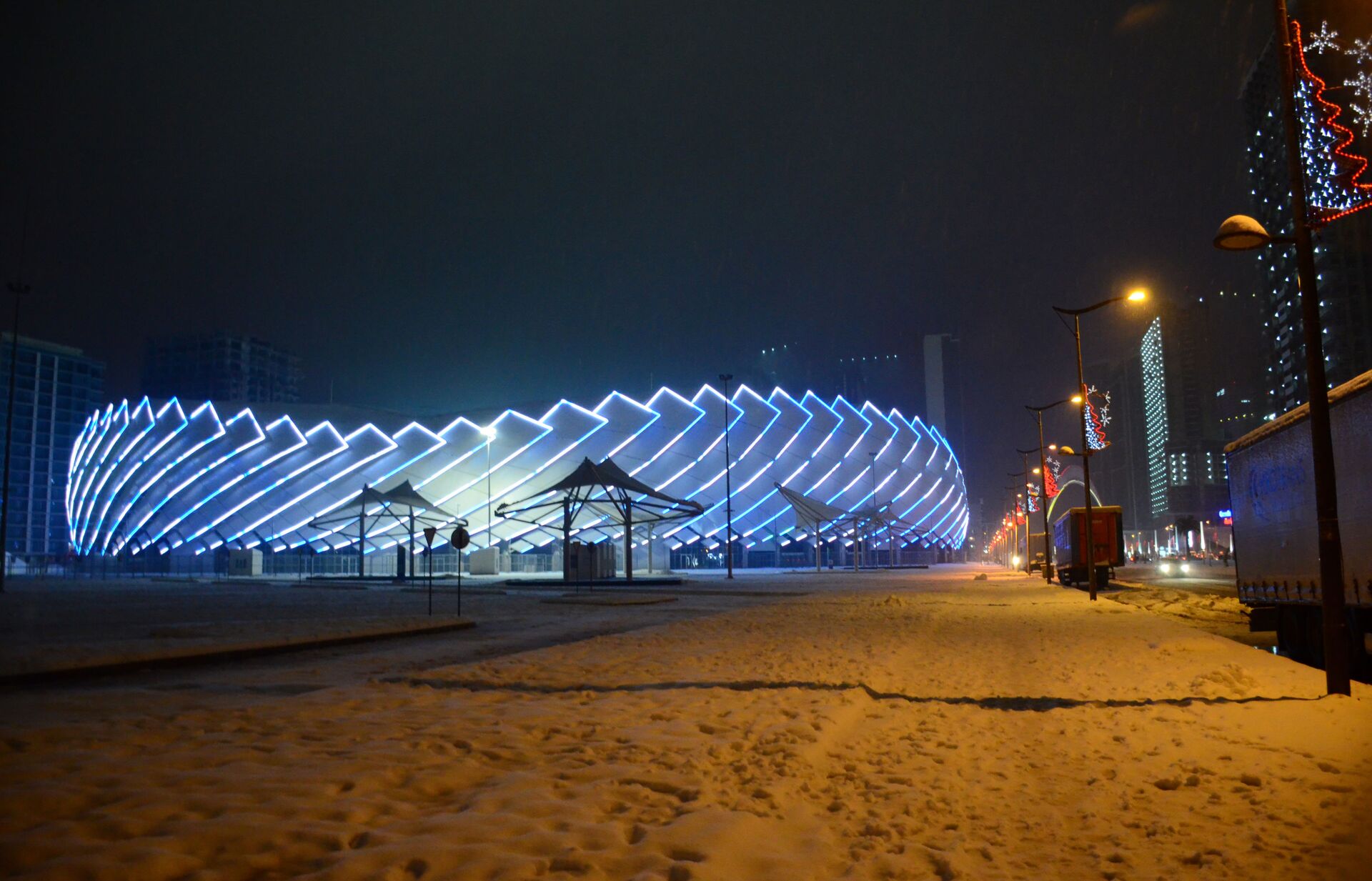 Батуми в снегу зимой - новый олимпийский Батумский стадион - Sputnik Грузия, 1920, 07.06.2023