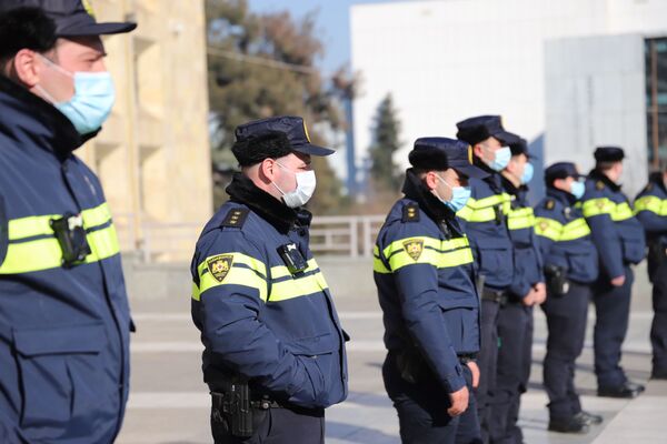 Как и полицейские, обеспечивавшие порядок во время акции протеста - Sputnik Грузия