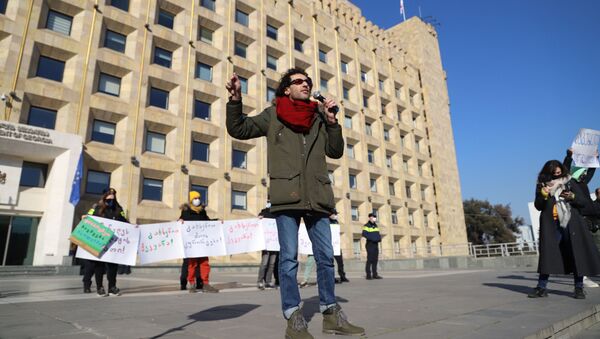 Акция протеста против ограничений из-за коронавируса у правительственной канцелярии 24 января 2021 года - Sputnik Грузия