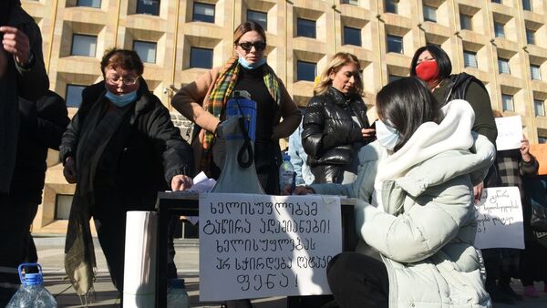 Акция протеста против ограничений из-за коронавируса у правительственной канцелярии 26 января 2021 года - Sputnik Грузия