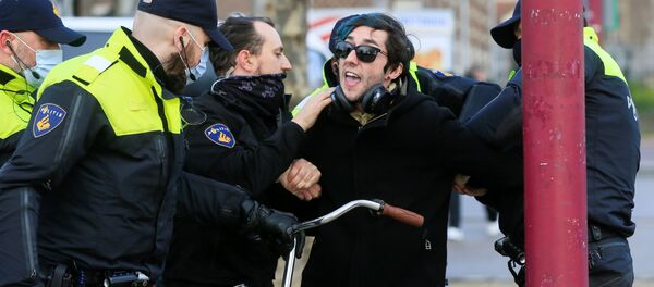 Протесты в Амстердаме против мер правительства по борьбе с COVID-19   - Sputnik Грузия