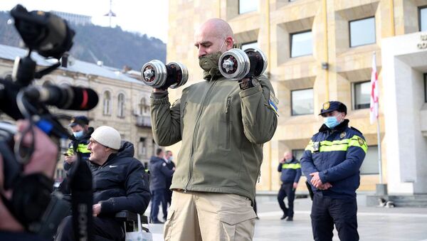 Представители фитнес-клубов провели акцию протеста в столице Грузии - видео - Sputnik Грузия