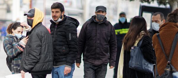 Эпидемия коронавируса - люди в масках - Sputnik Грузия