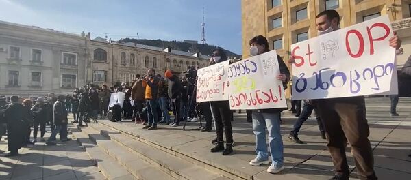 ახალი პროტესტი კოვიდ-შეზღუდვების წინააღმდეგ: აქცია მთავრობის კანცელარიასთან  - Sputnik საქართველო