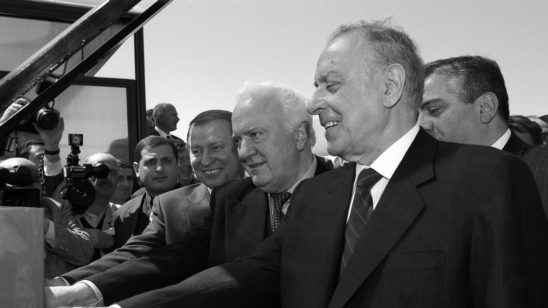 Эдуард Шеварднадзе и Гейдар Алиев в Супса на черноморском побережье - Sputnik Грузия, 1920, 14.05.2023