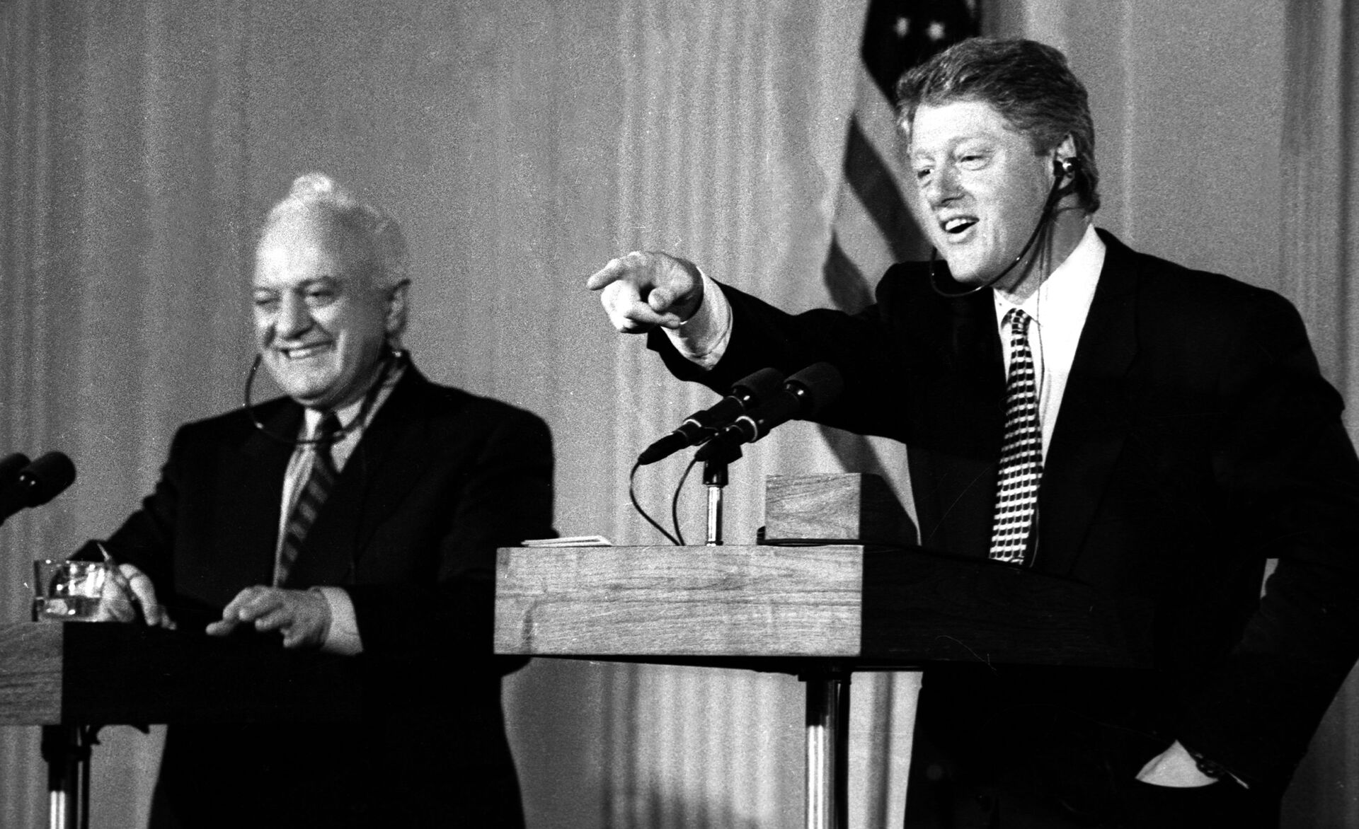 Эдуард Шеварднадзе и Билл Клинтон во время совместной пресс-конференции - Sputnik Грузия, 1920, 25.01.2023