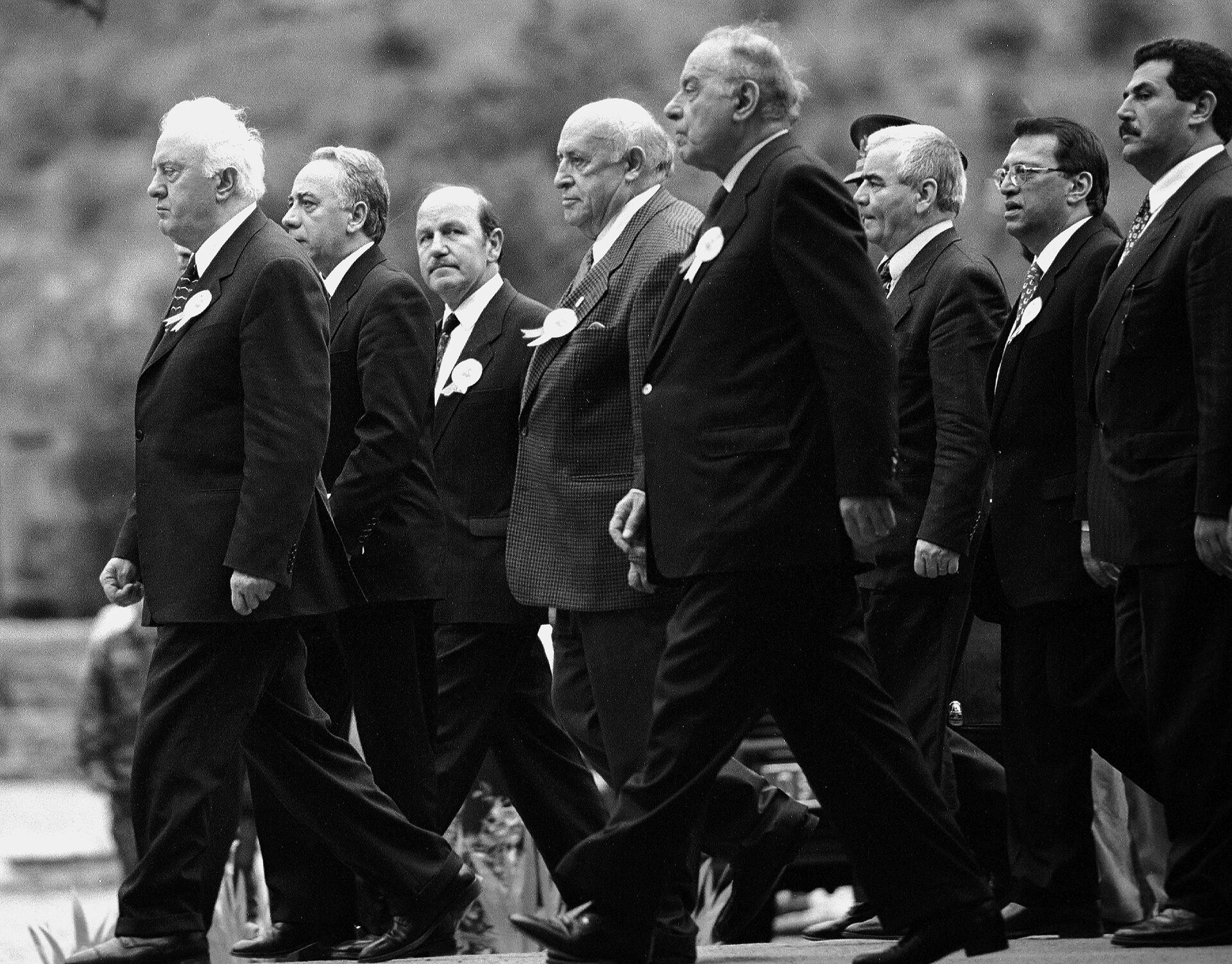 Эдуард Шеварднадзе и Гейдар Алиев, во время визита в Турцию - Sputnik Грузия, 1920, 25.01.2024