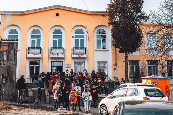 В ряде городов Грузии после долгого перерыва 1 февраля возобновилась учеба в школах - Sputnik Грузия