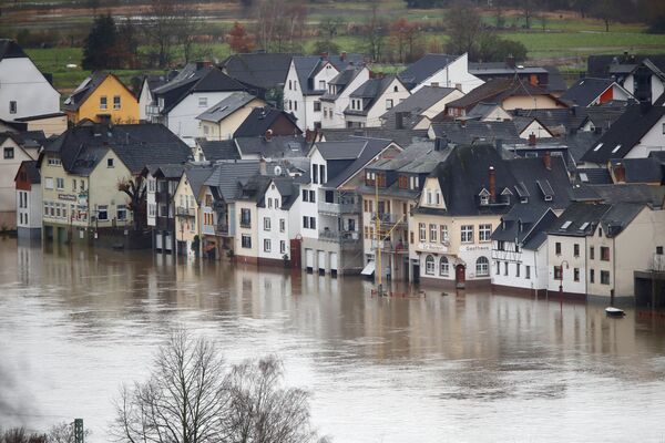 Берега Рейна затоплены в Нидерверте. Как говорят в Германии, жить на Рейне - жить вместе с Рейном

 - Sputnik Грузия