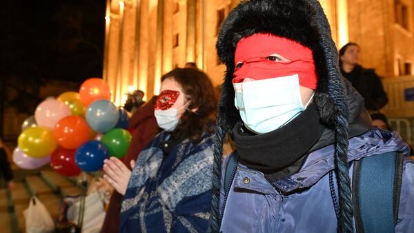 Акция протеста против ковид-ограничений у здания парламента Грузии 6 февраля 2021 года - Sputnik Грузия