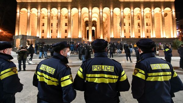 Акция протеста против ковид-ограничений у здания парламента Грузии 6 февраля 2021 года - Sputnik Грузия