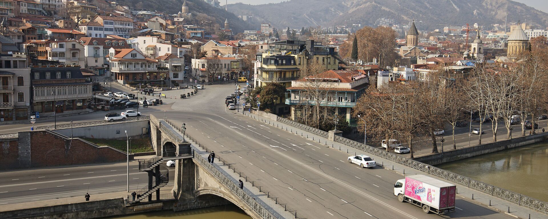 Вид на город Тбилиси - набережная и центр столицы, Метехский мост - Sputnik Грузия, 1920, 08.02.2021