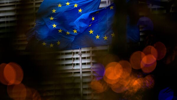 Флаги Европейского союза перед штаб-квартирой ЕС в Брюсселе - Sputnik Грузия