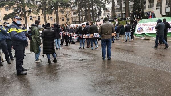 Оппозиция провела три акции протеста в один день у парламента Грузии - видео - Sputnik Грузия