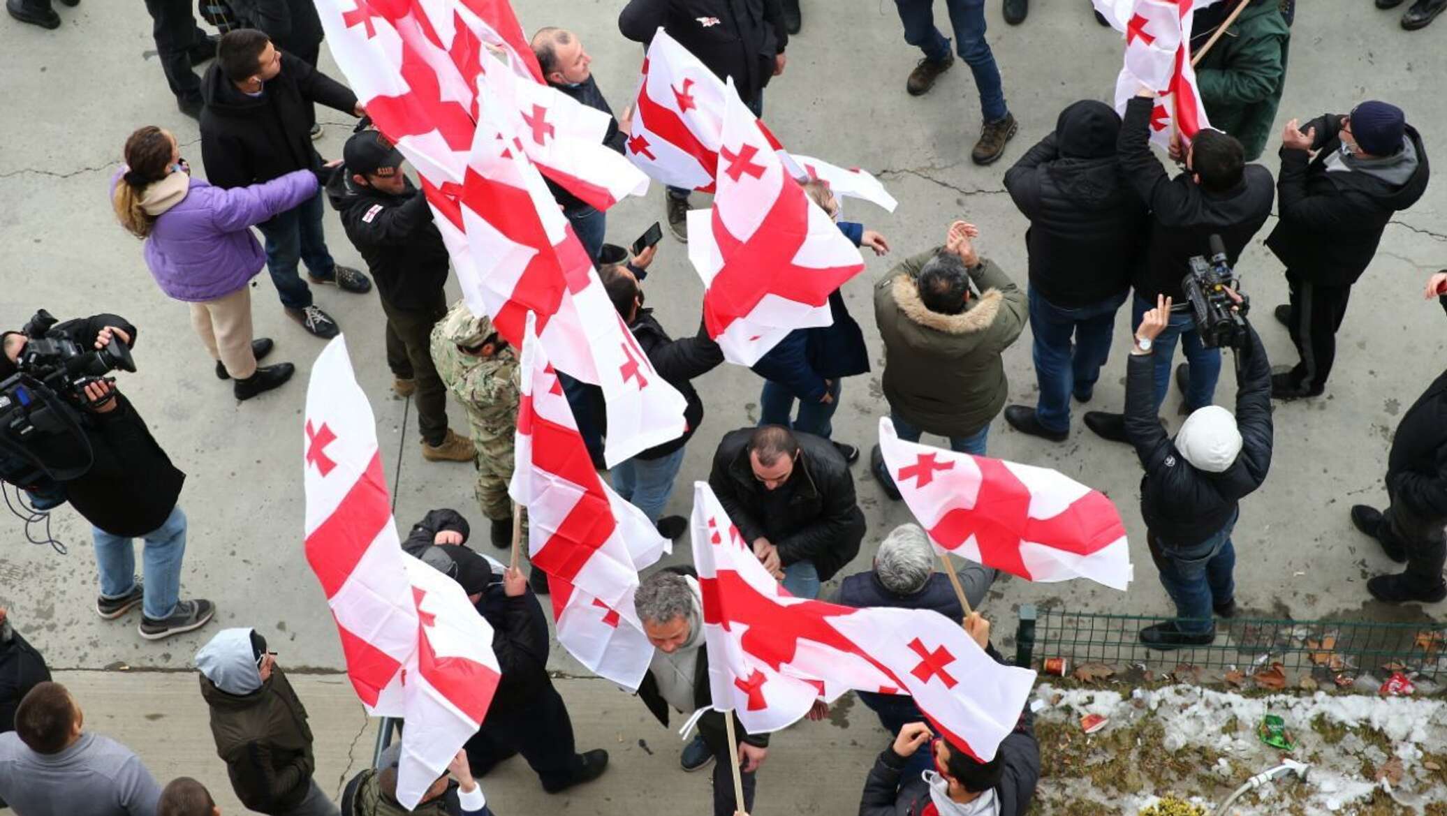 грузинский журналисты оппозиционеры. Georgia митинг. день города тбилиси. митинги в грузии. отставка премьера грузии.