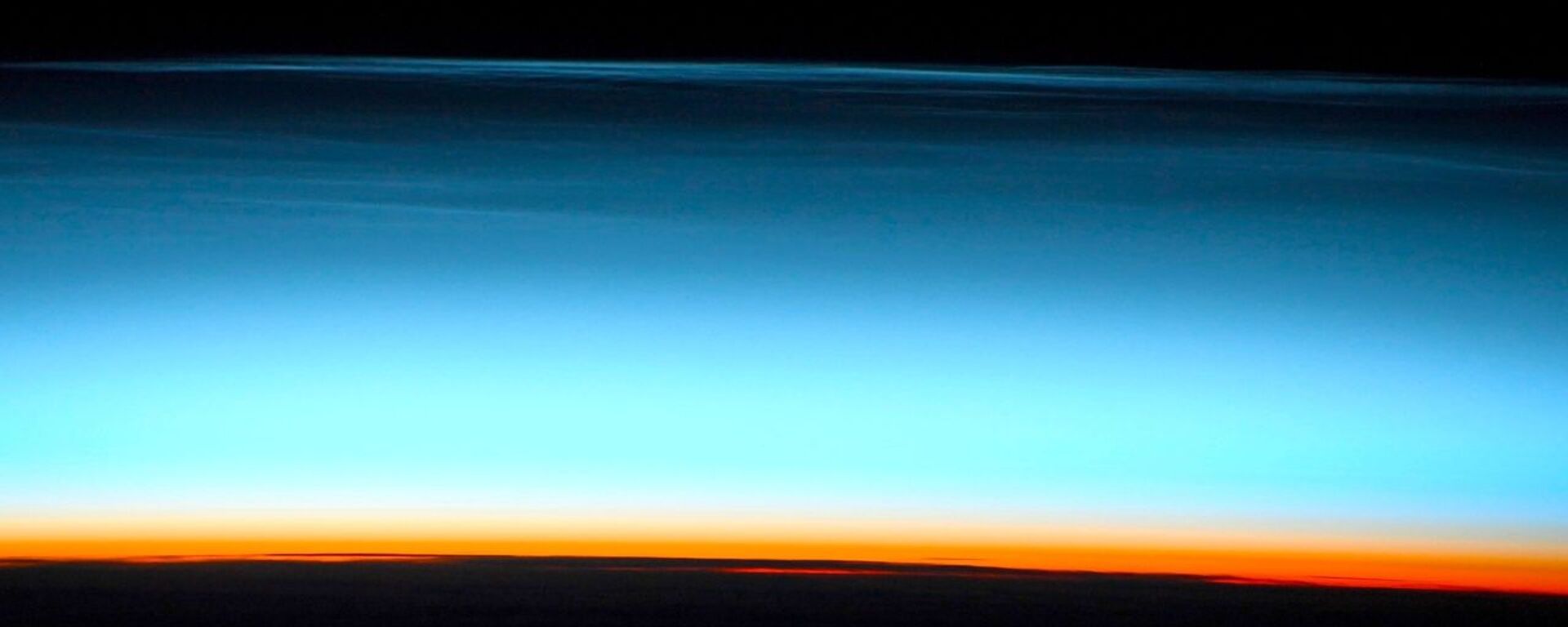 Серебристые облака, снятые российским космонавтом Сергеем Кудь-Сверчковым с МКС - Sputnik Грузия, 1920, 19.03.2021