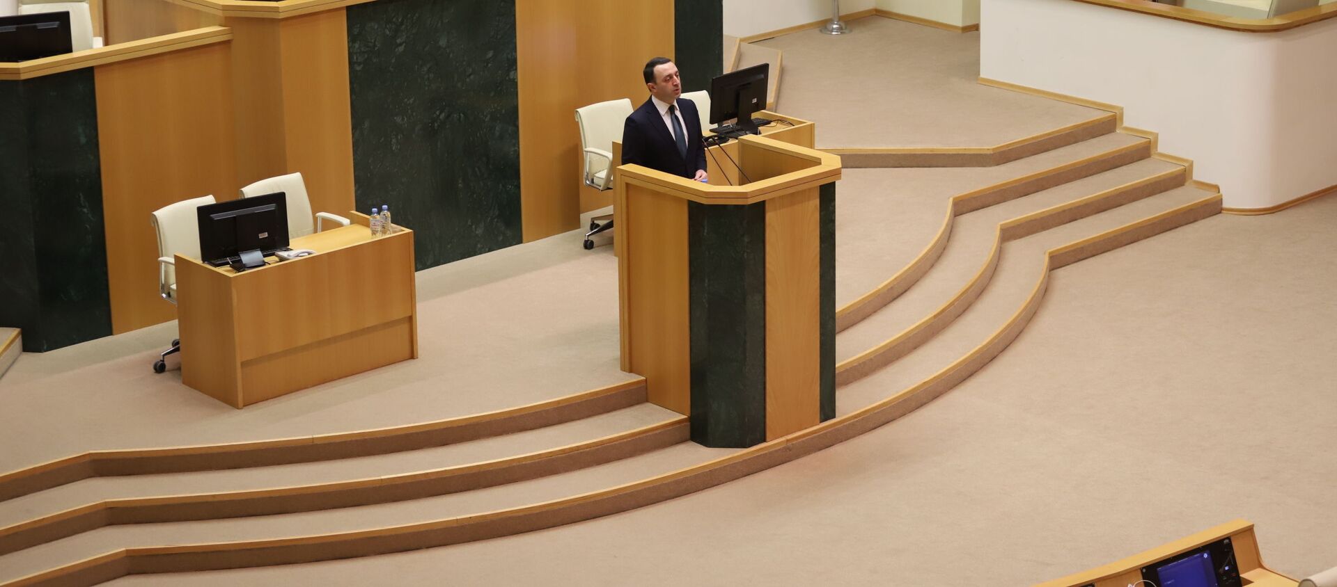 Ираклий Гарибашвили выступает в парламенте 22 февраля 2021 года - Sputnik Грузия, 1920, 22.02.2021