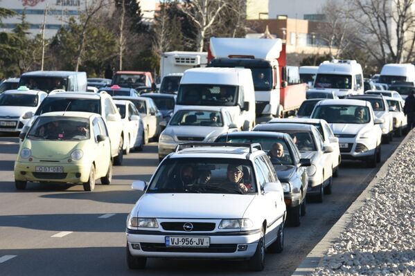 По дорогам Грузии и Тбилиси передвигается огромное количество автомобилей старше 10 лет. Их, по данным МВД, около 88 процентов от общего числа всех машин. - Sputnik Грузия