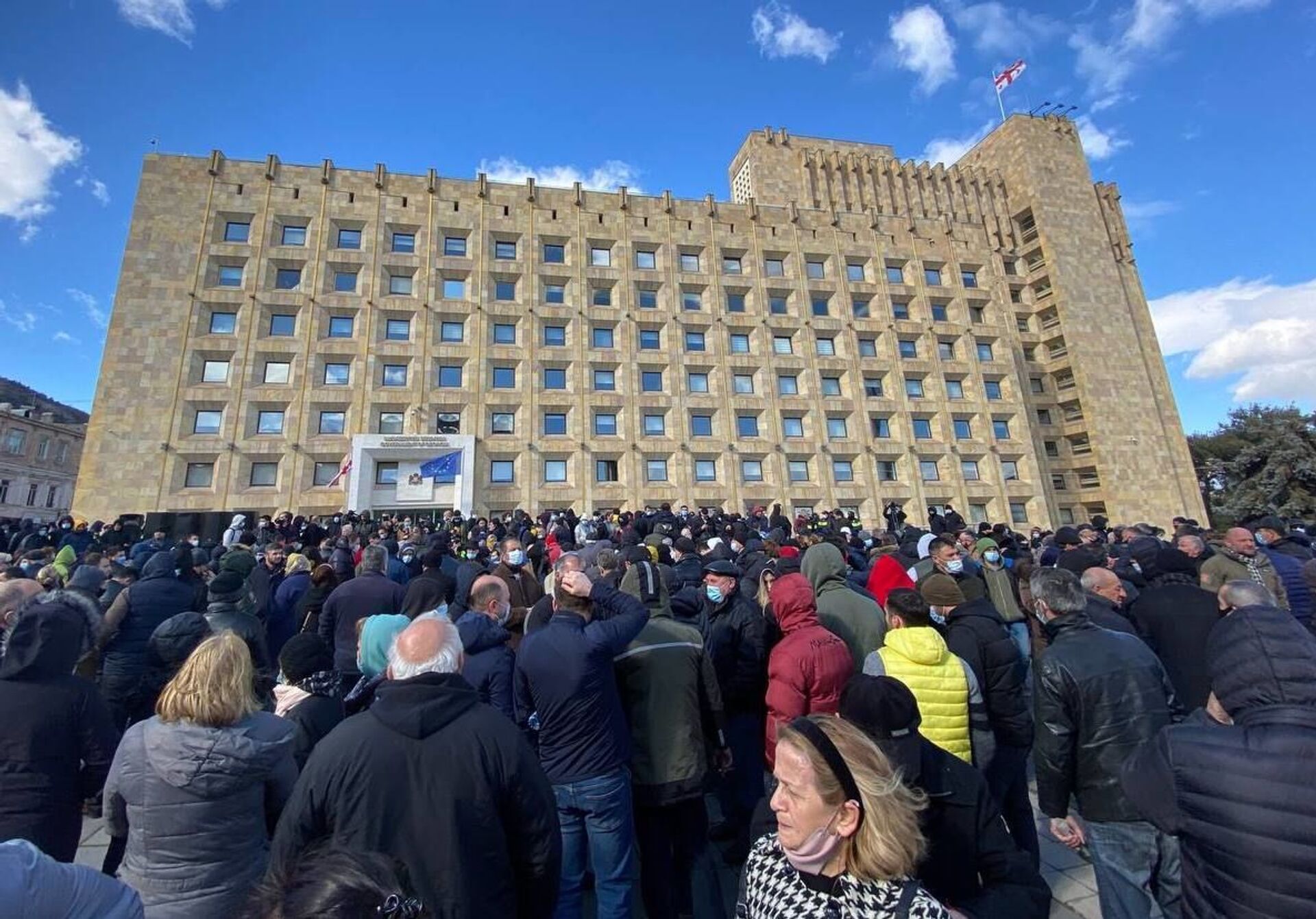 Сторонники оппозиции собираются у здания правительства в Тбилиси - Sputnik Грузия, 1920, 23.02.2021