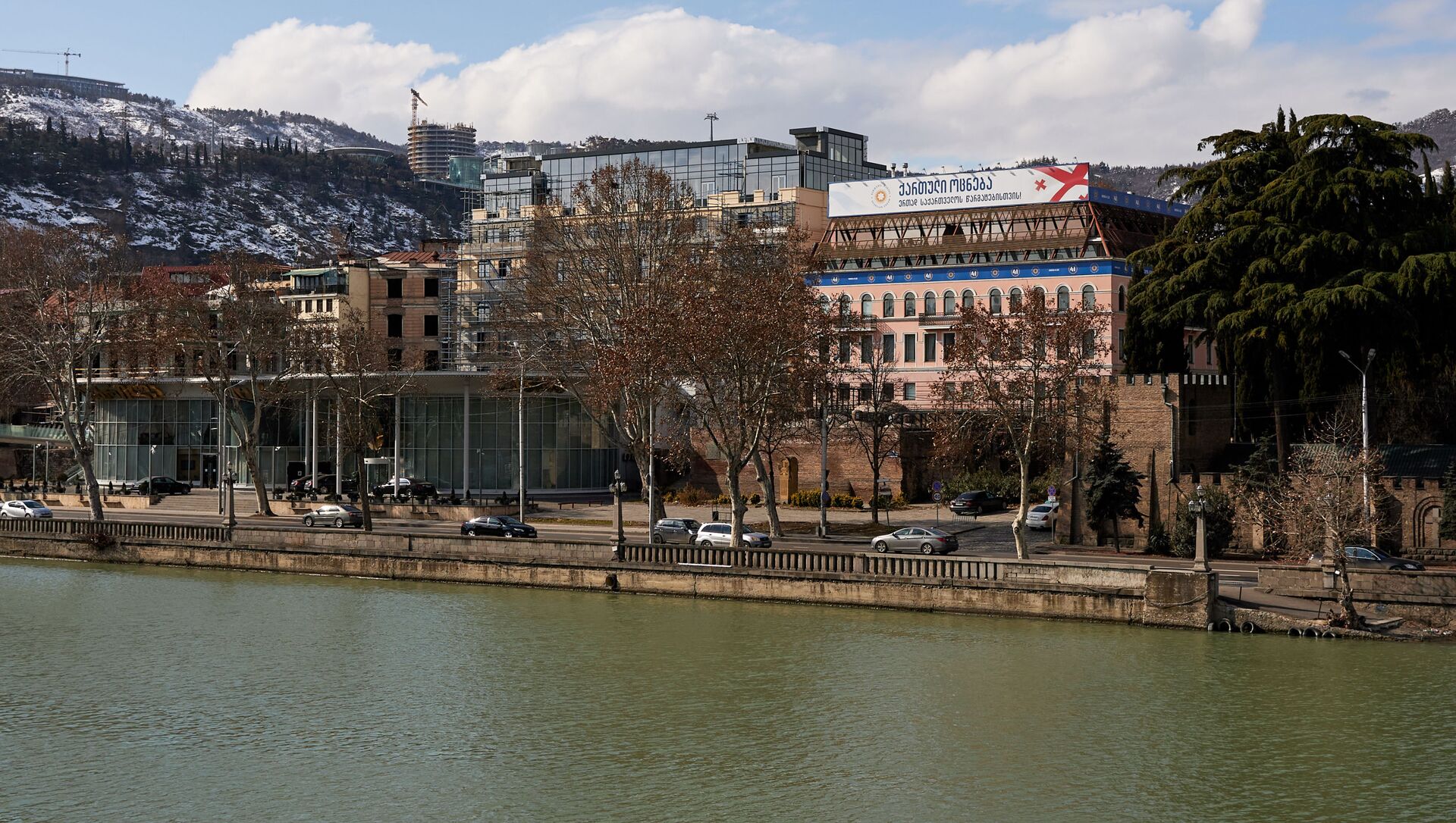Вид на город Тбилиси - набережная и офис партии Грузинская мечта - Sputnik Грузия, 1920, 27.02.2021