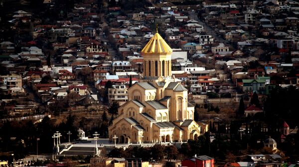 Тбилисские купола - кафедральный собор Святой Троицы Самеба - Sputnik Грузия