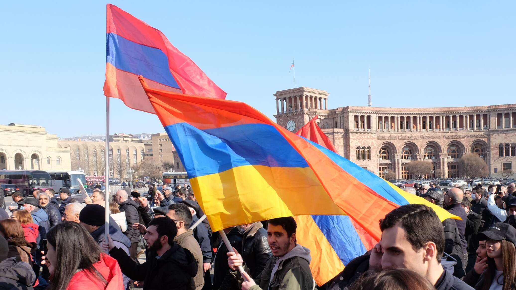 Протестующие в Еревана попытались прорвать кордон полиции – видео -  22.09.2023, Sputnik Грузия