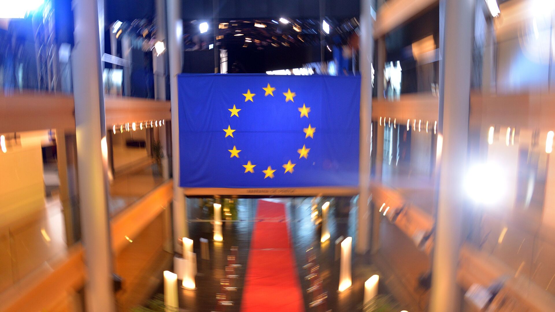 Флаг Евросоюза в главном здании Совета Европы в Страсбурге - Sputnik Грузия, 1920, 01.03.2021