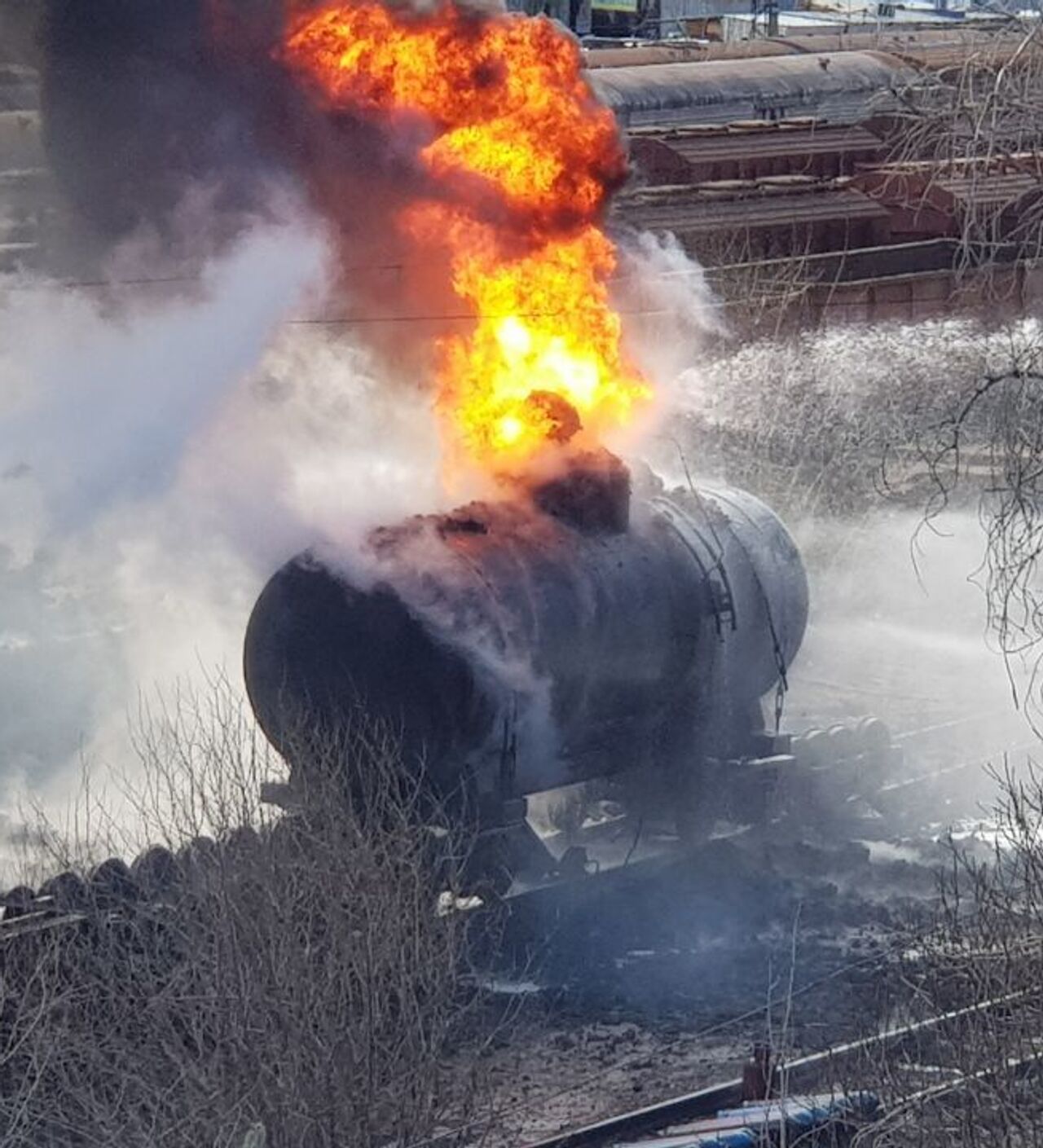 Пожар на железной дороге в Тбилиси - видео с места ЧП - 01.03.2021, Sputnik  Грузия