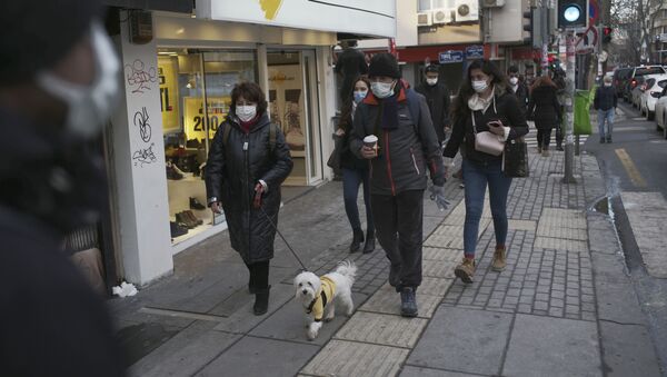 Пандемия коронавируса COVID - прохожие в масках в Анкаре, Турция - Sputnik Грузия