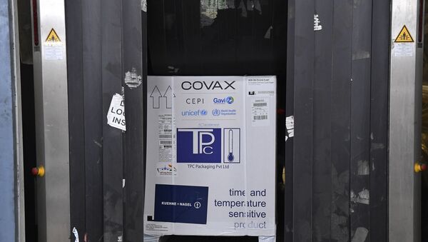 Коробка с вакциной против коронавируса от платформы COVAX - Sputnik Грузия