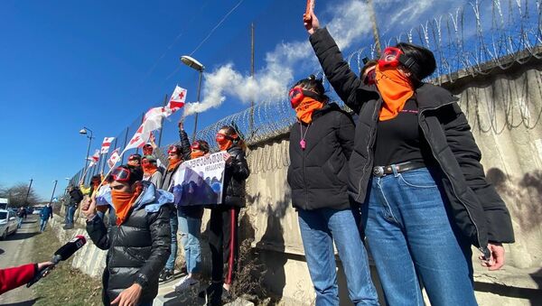 Акция протеста оппозиции у Руставской тюрьмы в поддержку Ники Мелия 4 марта 2021 года - Sputnik Грузия