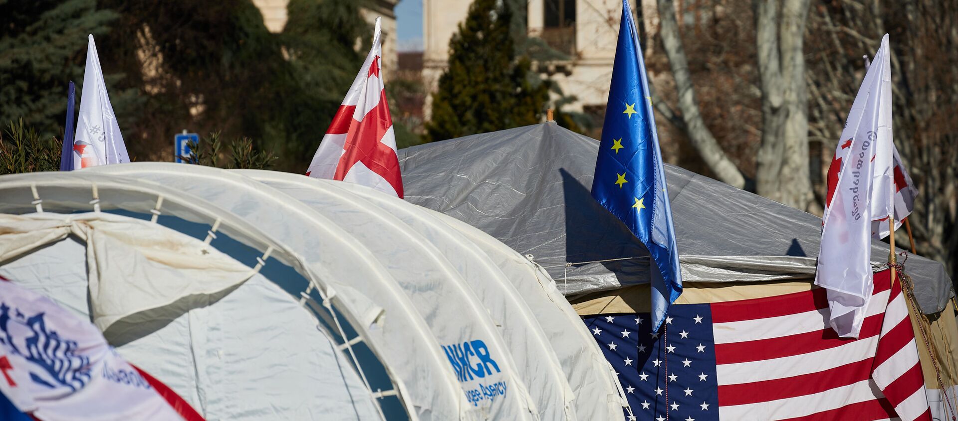 Палатки оппозиции на проспекте Руставели перед зданием парламента Грузии - Sputnik Грузия, 1920, 13.03.2021