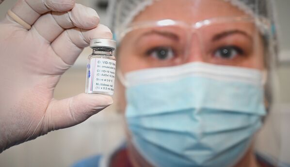 Пока что в Грузии доступна только вакцина AstraZeneca. Она авторизирована ВОЗ и удовлетворяет всем стандартам безопасности, эффективности и качества, - отмечено в заявлении Минздрава Грузии - Sputnik Грузия