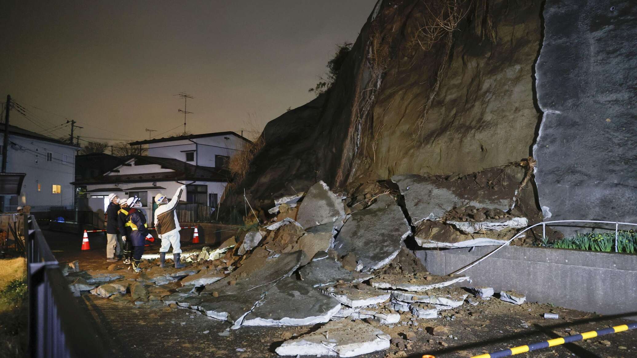 Большие землетрясения. ЦУНАМИ В Японии в 2011. Землетрясение и ЦУНАМИ 2011 года в Тохоку. Землетрясение в Японии 2021.