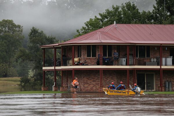 Вызванная проливными дождями стихия разрушила десятки домов. Власти Южного Уэльса издали указ об эвакуации  - Sputnik Грузия